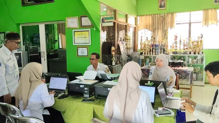 Hari Kedua Penerimaan Siswa Baru di SMPN 8 Banjarmasin Berjalan Lancar