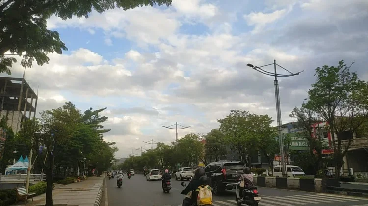 BMKG: Kalsel Hari ini Berawan hingga Hujan Ringan