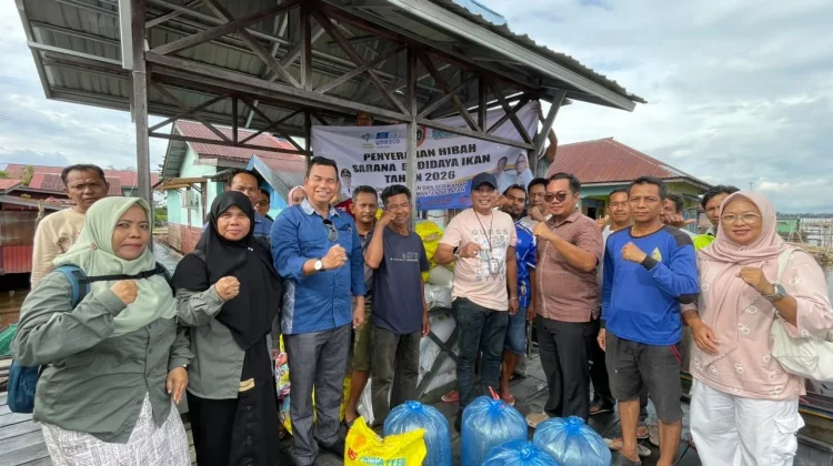 Pemprov Kalsel Bantu Sarana Budidaya Gabus  ke Pokdakan Mandiri Bersama