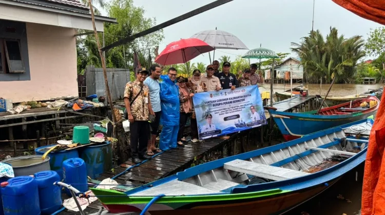 Pemprov Kalsel Perkuat Pengawasan Laut lewat Bantuan Perahu