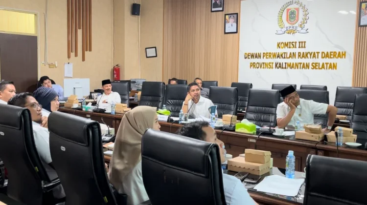 Pansus Serap Informasi Distribusi BBM Bersubsidi dari Hiswana Migas dan PT AKR