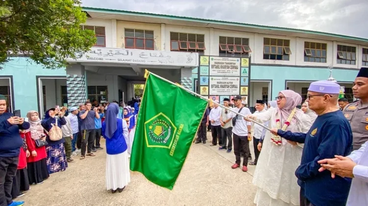 Lisa Gaungkan Hijrah Digital, Ribuan Santri Semarakkan Pawai 1 Muharram di Cempaka