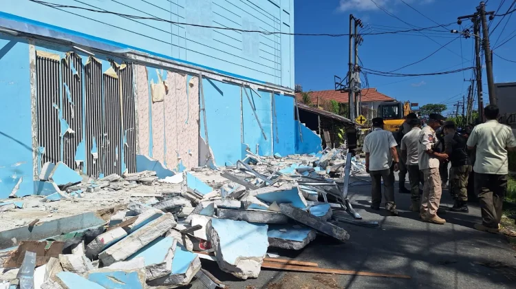 Bangunan 'Bandel' di Jalan Gatot Subroto Dibongkar Satpol PP Banjarmasin