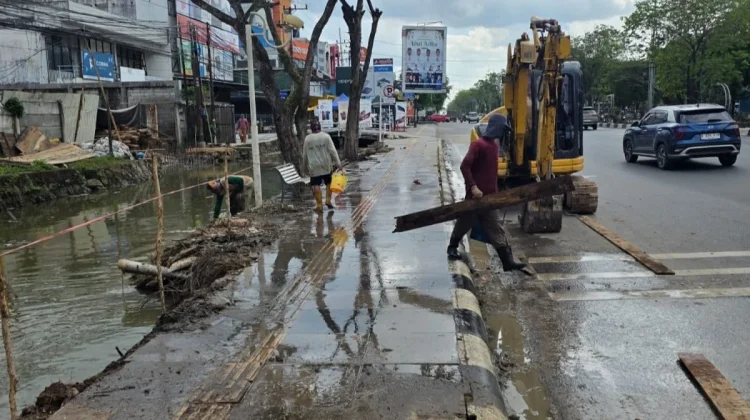 Proyek Jembatan Penghubung Korbankan Trotoar, Kadis PUPR: Izin PBG Belum Ada