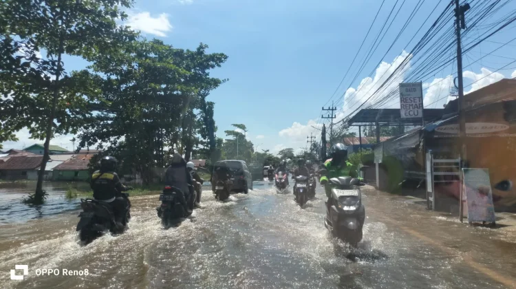 Banjir Rob Kembali Rendam Sejumlah Jalan di Banjarmasin