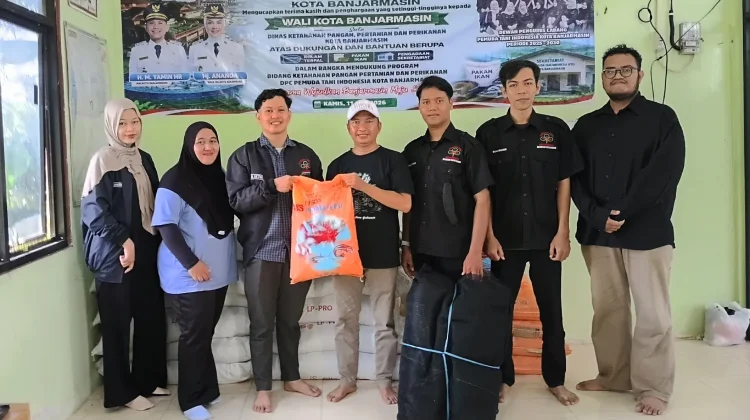 Pemko Banjarmasin Salurkan Bantuan Sarana Perikanan untuk Pemuda Tani Indonesia