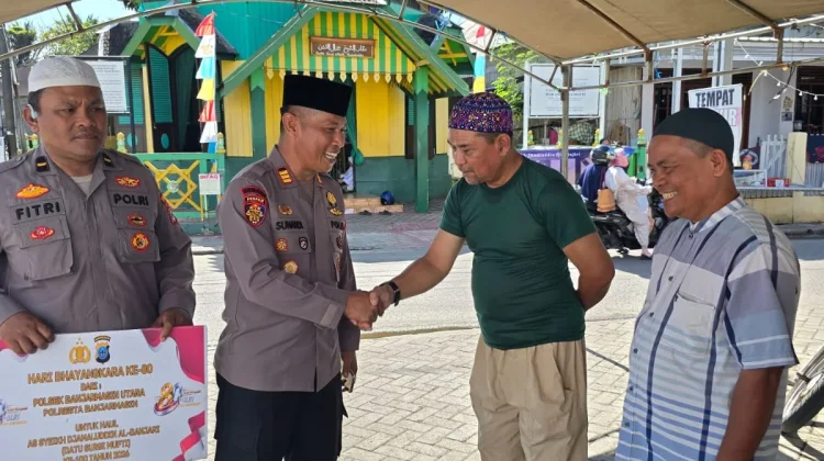 Sambut Bhayangkara ke-80, Polisi Serahkan Kambing untuk Haul ke-100 Datu Surgi Mufti