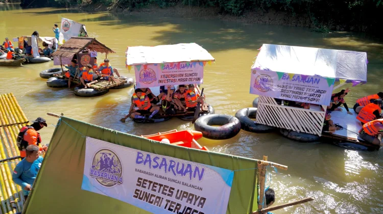 Aksi Susur Sungai Pulihkan Ekosistem Sungai Balangan
