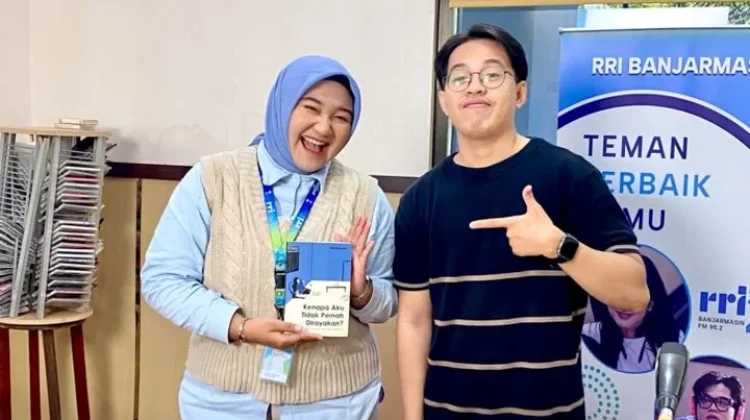 Romansa Rilis Buku Baru Berjudul Kenapa Aku Tidak Pernah Dirayakan