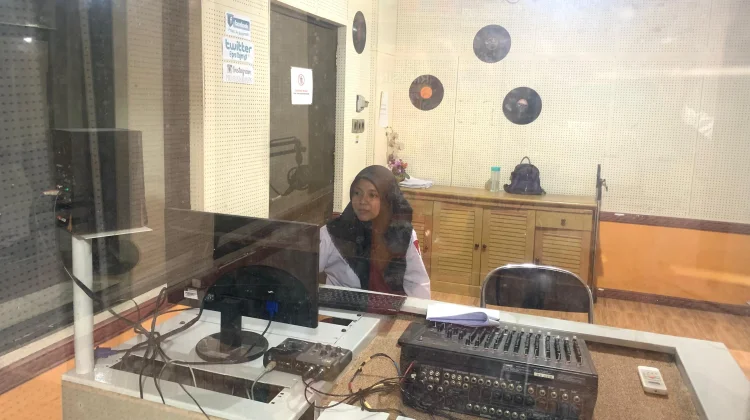 Siswi TJKT SMKN 1 Gambut Belajar Teknologi Siaran di RRI Banjarmasin