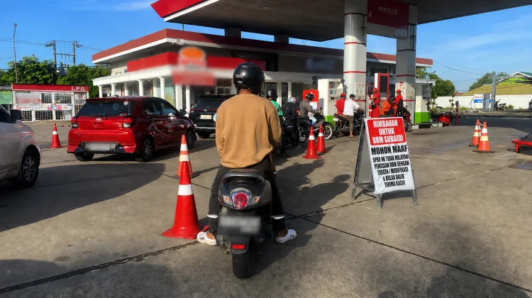 Antrean Pertalite Mengular, Ojol Pilih Hemat Operasional