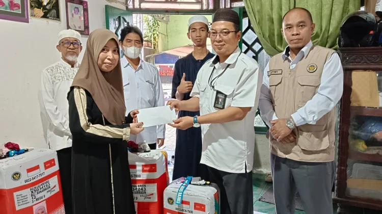 Kakanwil Kemenhaj Kalsel Takziah ke Rumah Jamaah Haji HSS Wafat