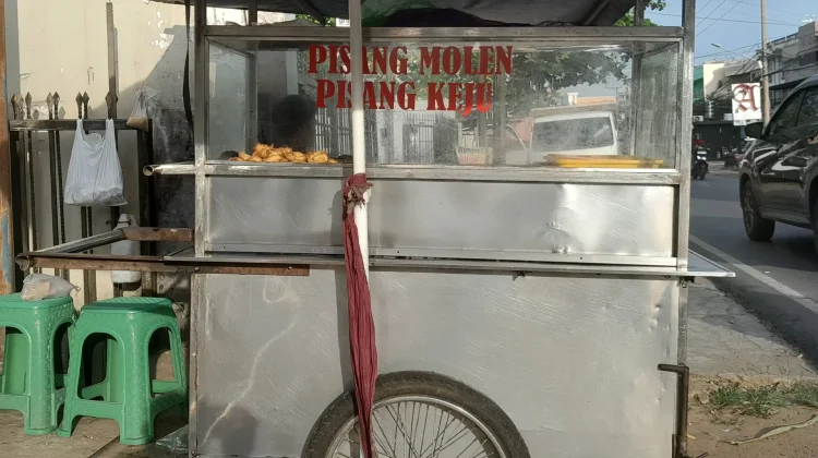 Pisang Molen Juhari, Kuliner Legendaris yang Tetap Diminati