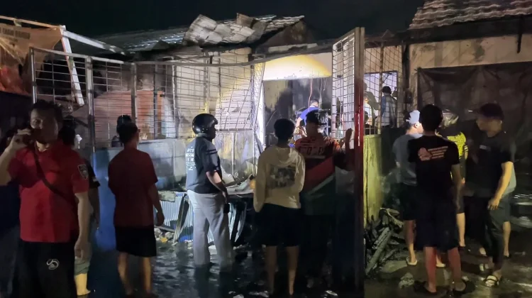Kebakaran di Sungai Andai Hanguskan Ruko dan Kios saat Pemadaman Listrik