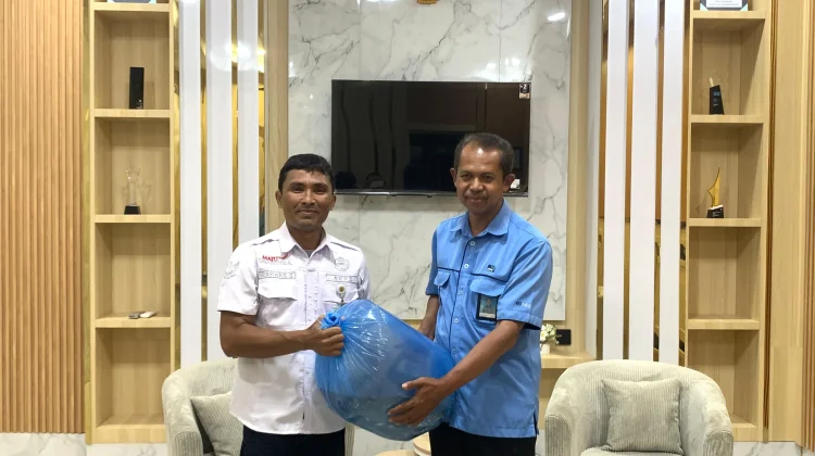 Bantuan Ratusan Bibit Patin dari DKP3 Ditebar di Sungai RRI Banjarmasin