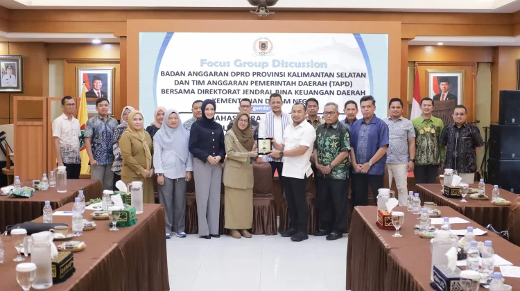 Banggar DPRD Kalsel Bahas Raperda Pertanggungjawaban APBD Bersama Kemendagri