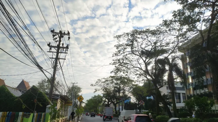 BMKG: Kalsel Hari ini Berawan Berpotensi Hujan