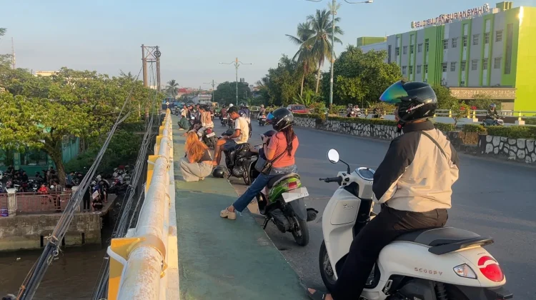 Jembatan Jadi Tempat Nonton Layangan, Dishub Banjarmasin Gencarkan Penertiban