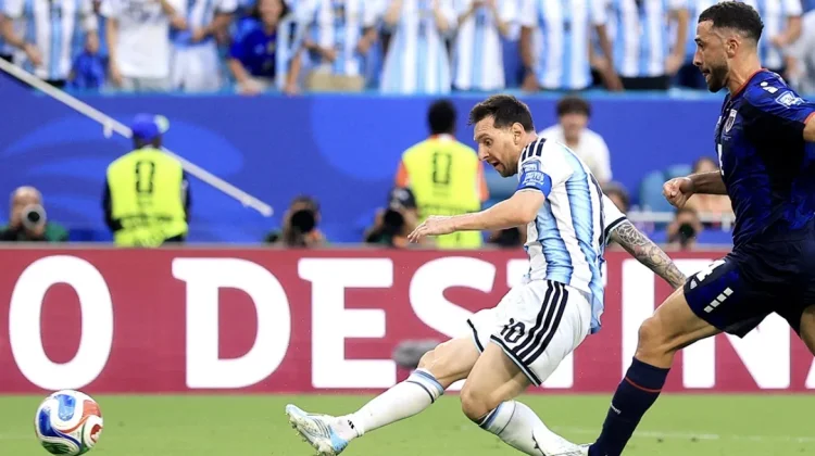 Bawa Argentina Lolos Babak 16 Besar, Messi Catatkan Sejarah di Piala Dunia