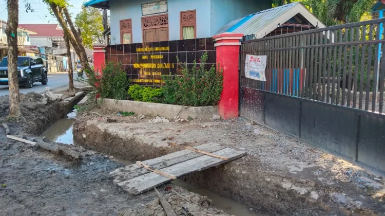 Proyek Drinase di Pemurus Dalam Banjarmasin jadi Sorotan, Diduga Asal-Asalan?