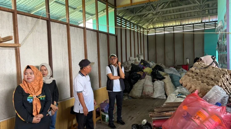 Warga Sungai Rangas Antusias Pilah Sampah Ditukar Sembako