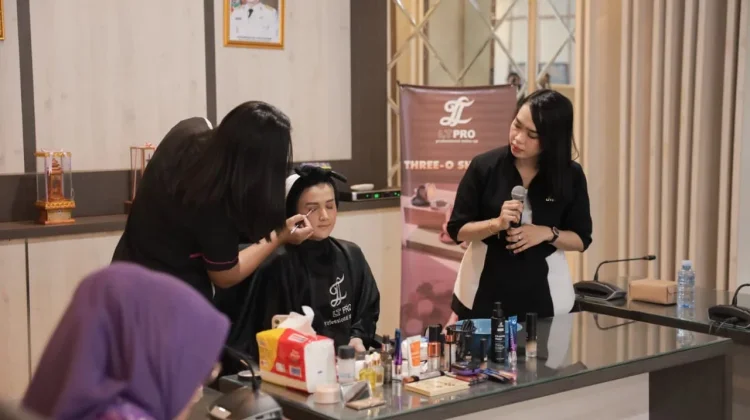 Gatriwara DPRD Kalsel Pererat Silaturahmi lewat Demo Class Make Up