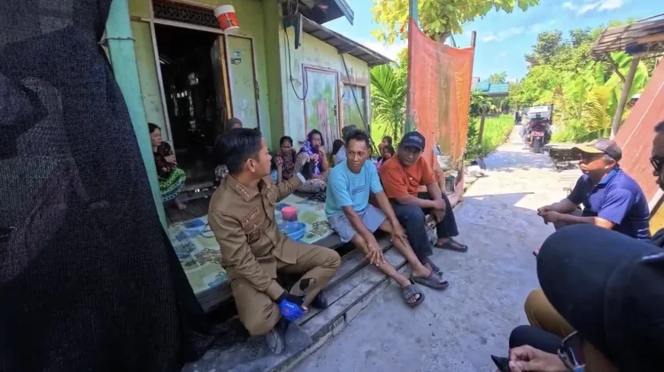 Viral Warga Patungan Perbaiki Jalan, Wali Kota Tinjau Teluk Mendung. Cek Faktanya: