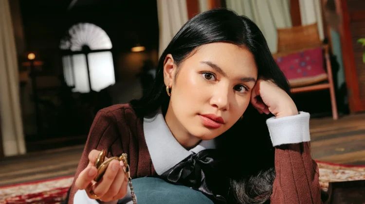 Vanessa Zee Rilis “Menjauh”, Lagu tentang Hubungan yang Merenggang