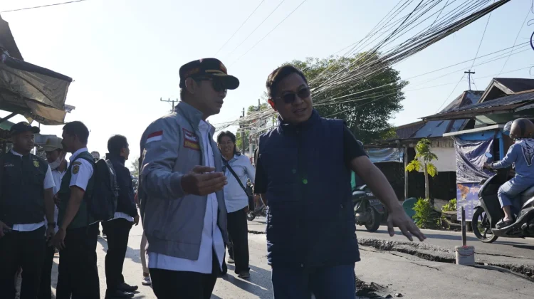 Wali Kota Tinjau Lokasi Jalan Ambles, Minta Pemprov dan Balai Sungai Bertindak