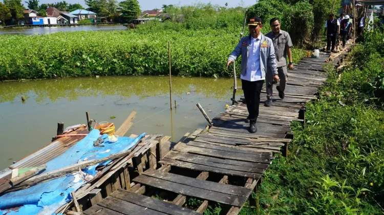 Tinjau Proyek Miliaran Titian Murung Selong, Wali Kota Yamin Warning Kontraktor!