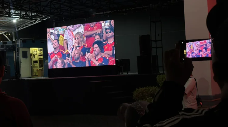Pendukung Spanyol Rayakan Kemenangan di Nobar RRI Banjarmasin