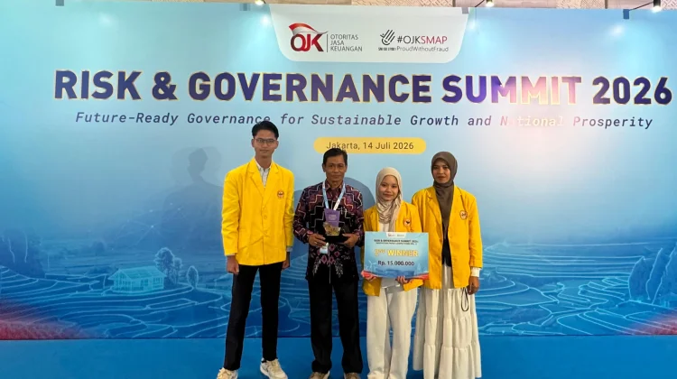 Mahasiswa FEB ULM Raih Juara Nasional Esai OJK