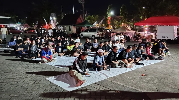 Suporter Inggris Rayakan Juara Tiga di Nobar RRI Banjarmasin
