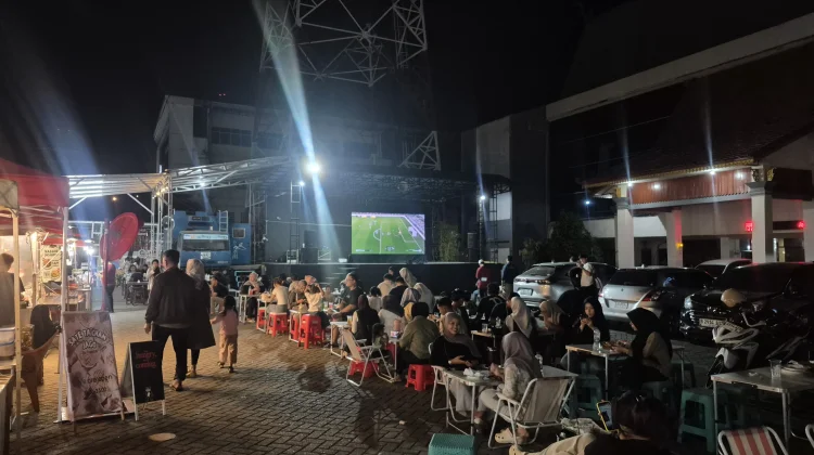 Jelang Final Piala Dunia 2026, Halaman RRI Banjarmasin Diserbu Para Pecinta Bola