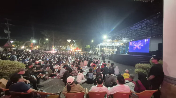 Atmosfer Pecah! Halaman RRI Diserbu Pecinta Bola Tonton Final Piala Dunia 2026
