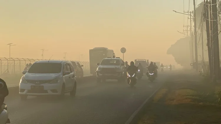 Banjarbaru Dikepung Kabut Asap Karhutla Kategori Bahaya