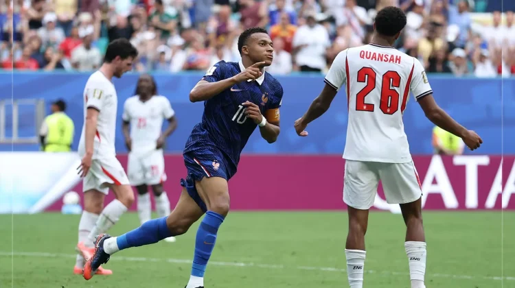 Mbappe Raih Sepatu Emas, Ungguli Messi di Piala Dunia 2026