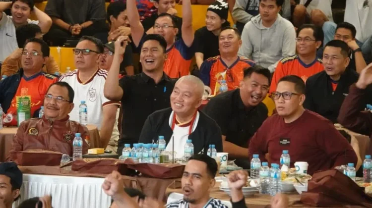 Gubernur Kalsel dan Masyarakat Nobar Final Piala Dunia