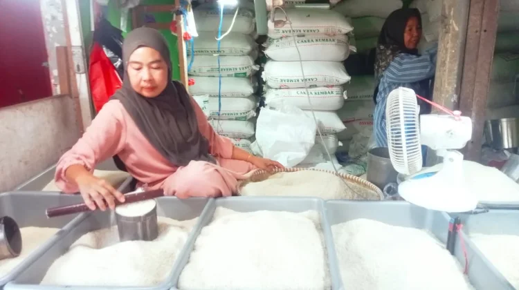 Harga Beras di Pasar Kuripan Naik hingga Rp50 Ribu per Karung