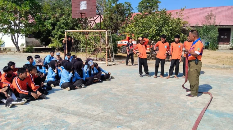 Tingkatkan Kesiapsiagaan Siswa, BPBD Balangan Edukasi Damkar di Sekolah
