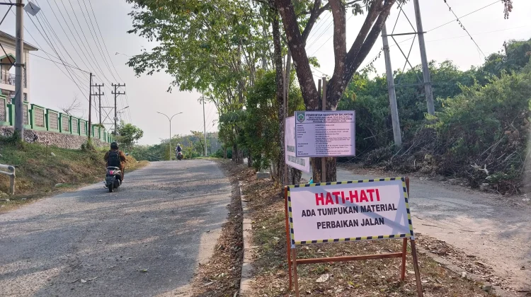 Dinas PUPR Perkim Balangan Mulai Benahi Kerusakan Jalan Muara Pitap-Lingsir