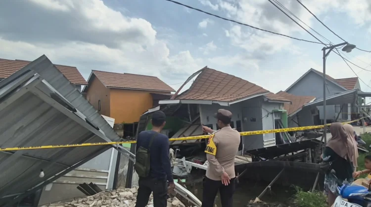 Selamat dari Rumah Ambruk di Tatah Makmur, Korban Pasrah Harta Benda Tertimbun