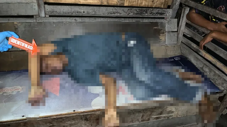 Warga Pelambuan Geger Penemuan Jasad Pria Terbaring di Pos Ojek