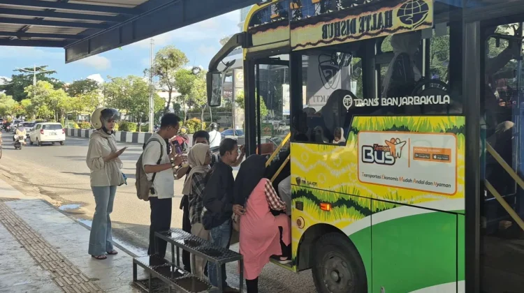 Harjad Kalsel Bus Trans Banjarbakula Gratis untuk Masyarakat