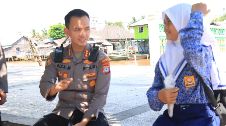 Kapolresta Banjarmasin Motivasi Pelajar Yatim Piatu Kejar Cita-cita Jadi Guru