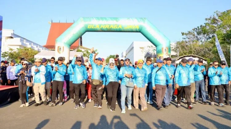 Ribuan Warga Ikuti Jalan Sehat HUT RI dan Harjad Kalsel ke -76