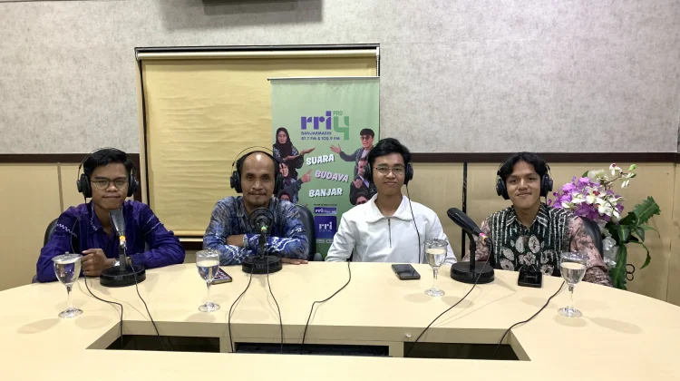 Gunakan Gawai dan Merokok saat Berkendara Ganggu Keselamatan Jalan