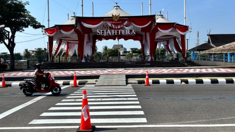 Panggung Siring Disulap Merah Putih, Balai Kota Bernuansa Istana Negara