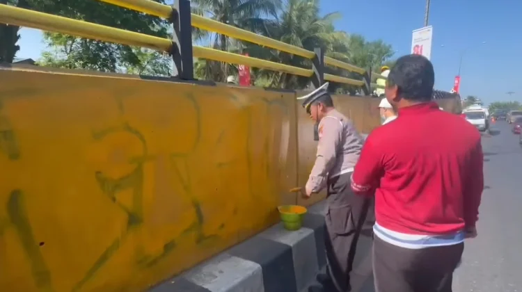 Polsek Banjarmasin Utara Cat Jembatan Pangeran