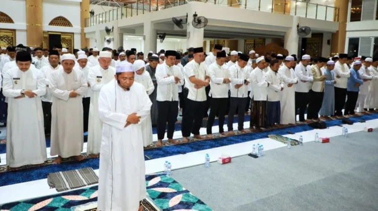 Gubernur Kalsel Salat Hajat di Masjid Syekh Muhammad Arsyad Al Banjari